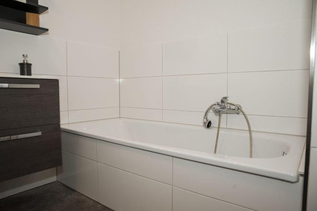 EXKLUSIVE Ferienwohnung mit Balkon, 2 Schlafzimmer im HAUS SERTÜRNER Einbeck Exterior foto